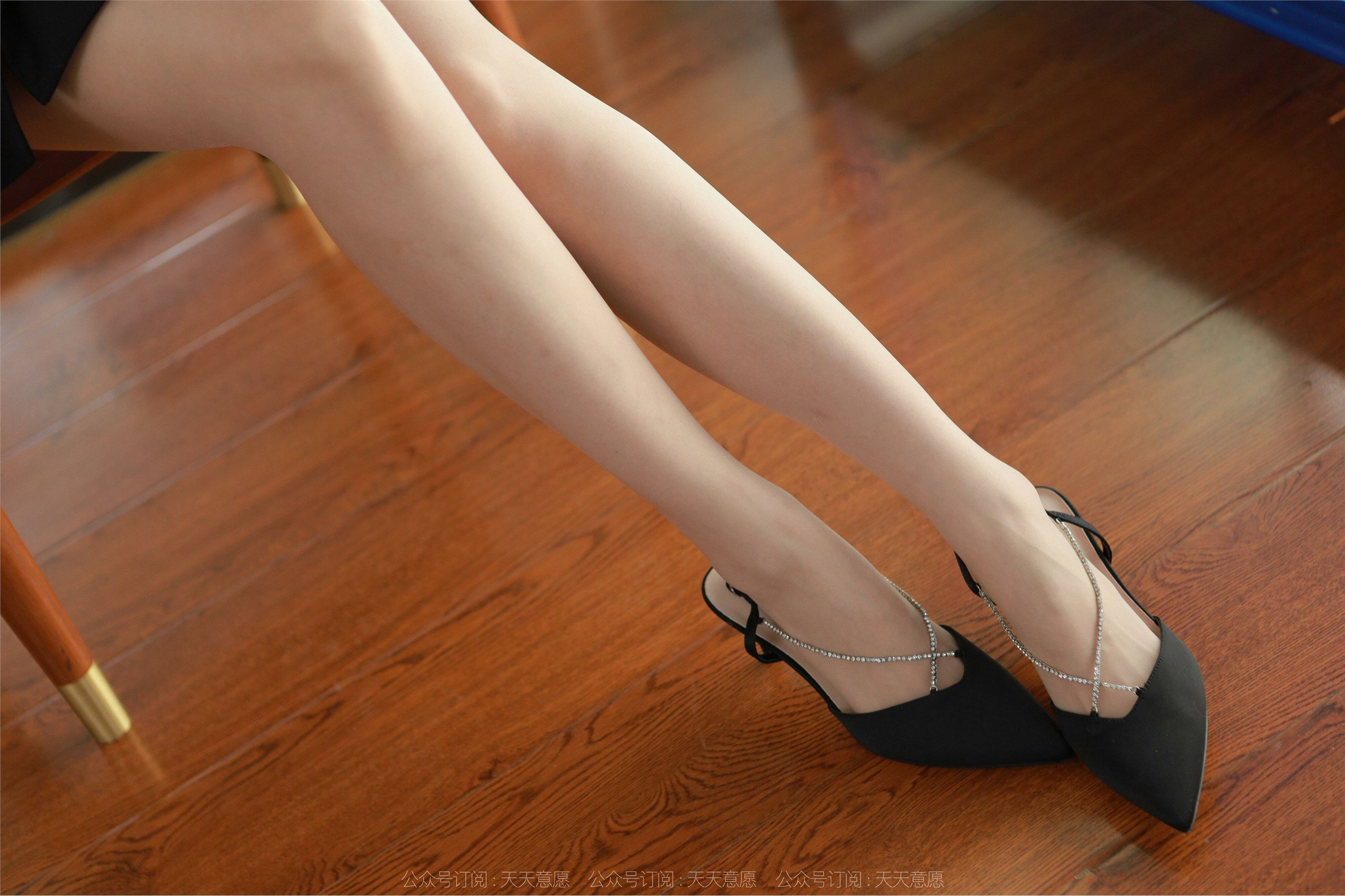 IESS异思趣向  2022.04.20 丝享家 1065：小宝《黑色百褶裙》